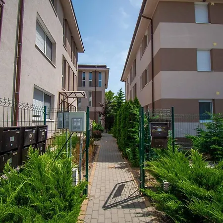 Mediterran Garden Apartman Appartamento *